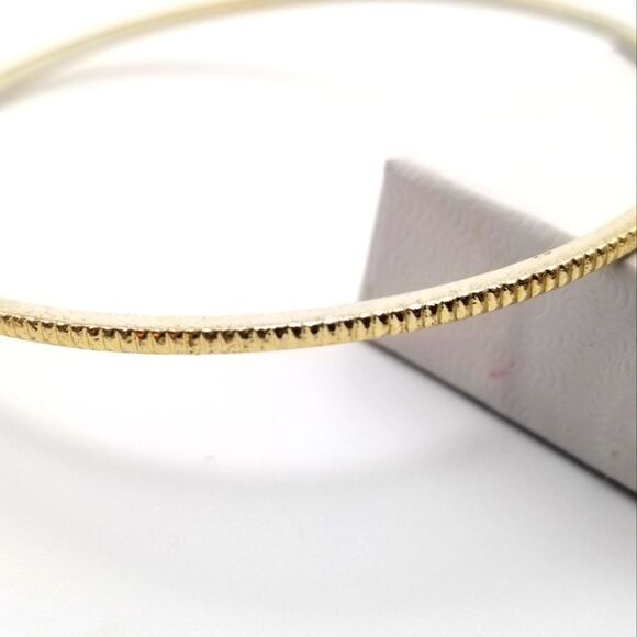 Gold tone etched bumpy road bracelet. B708 - Picture 1 of 2